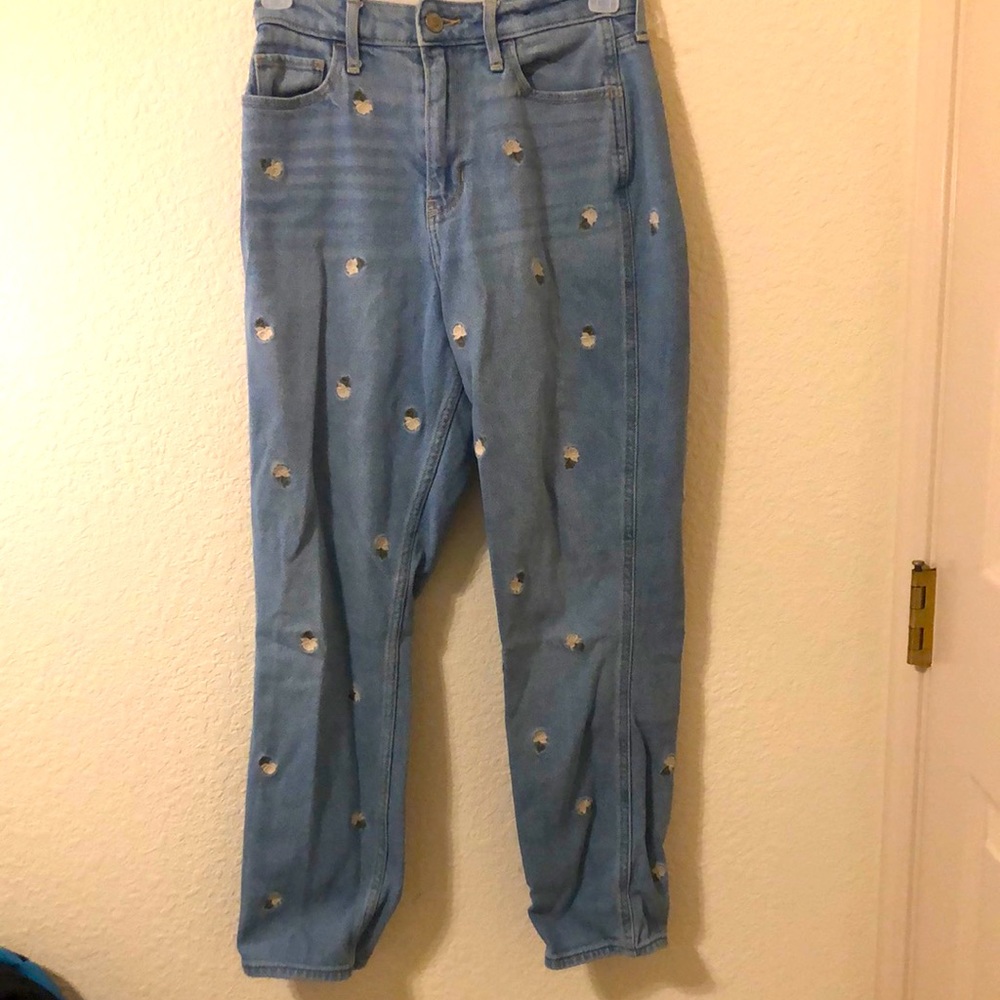 Hollister High-Rise Mom Jeans White Rose Embroidery Vintage Stretch🤍🌷